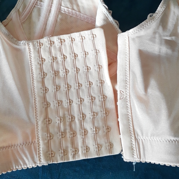 NIB! Wide Back Support Lace Bra - Picture 5 of 11